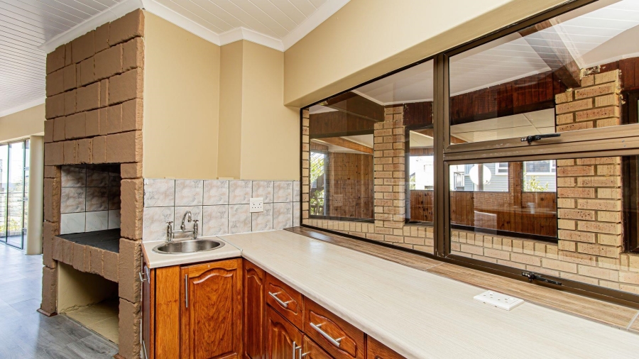 5 Bedroom Property for Sale in Hersham Western Cape